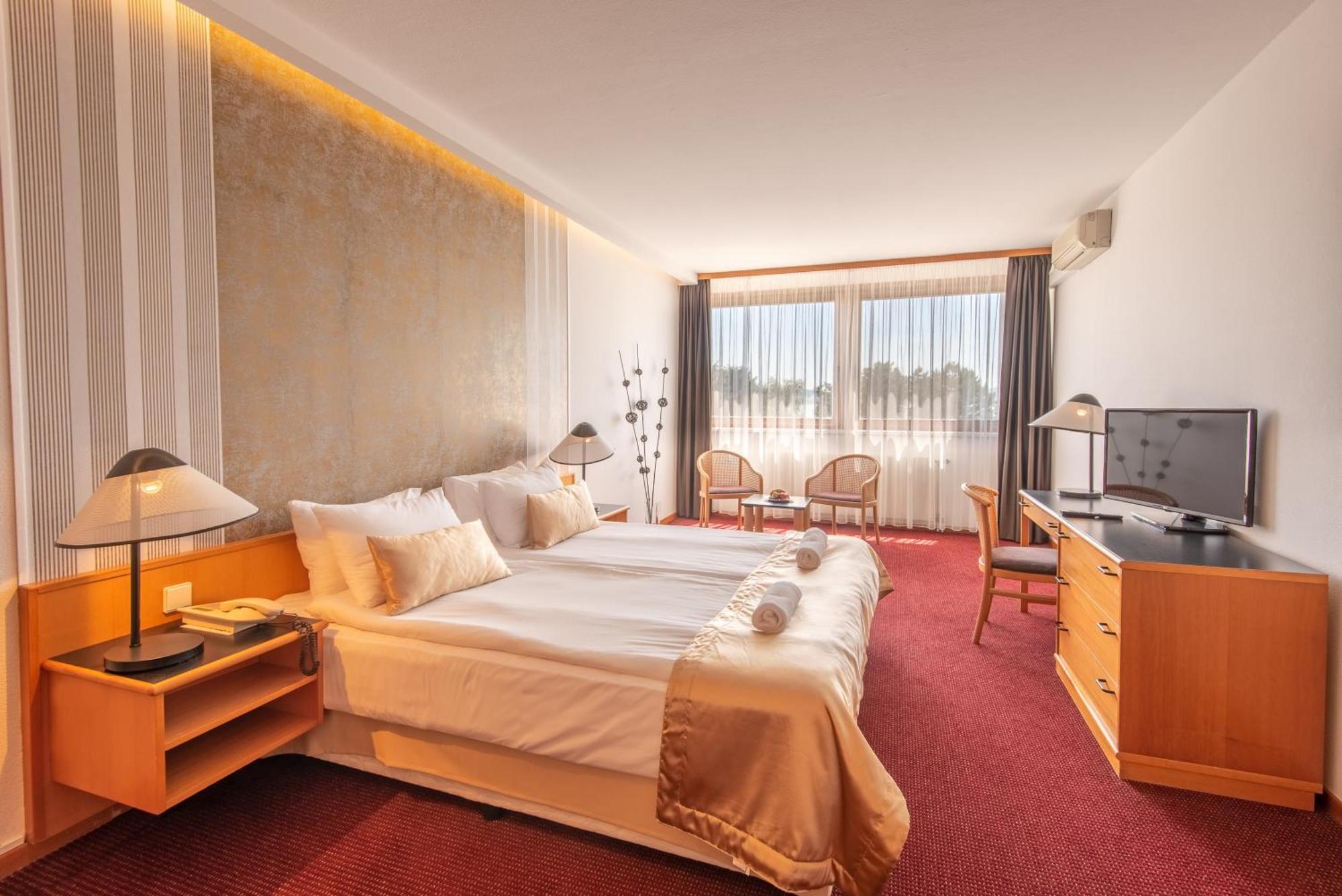 Hotel Club ตีฮานี ภายนอก รูปภาพ